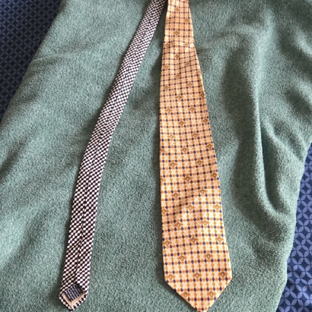 Versace Geometric Patterned Tie Great Condition - image 1